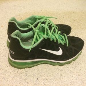 Women's Nike AirMax 2011
