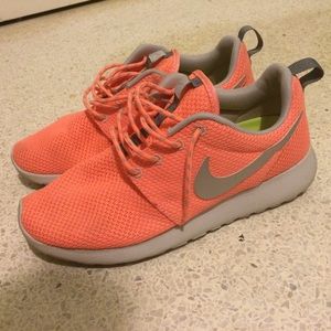 Women's Roshe Runs 👟🎀💜