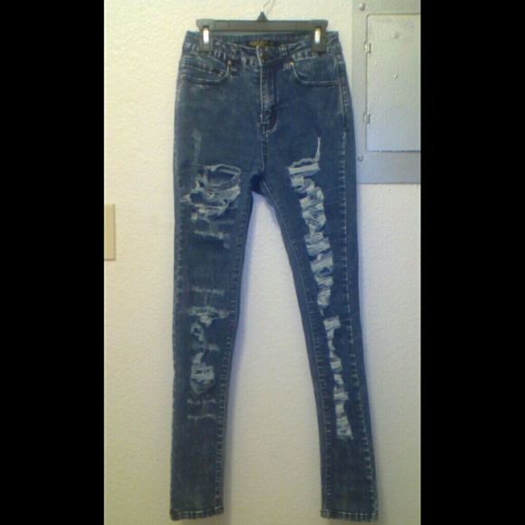 High wastes distressed jeans (: