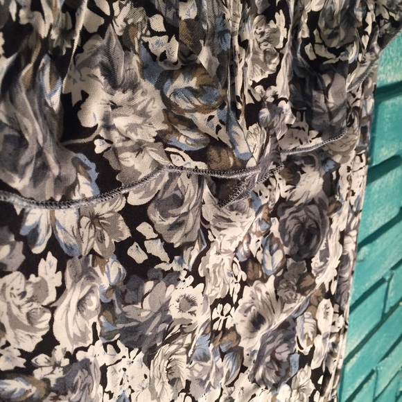 Floral Romper/Jumpsuit - Picture 3 of 4