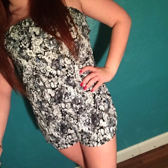 Floral Romper/Jumpsuit - Picture 4 of 4