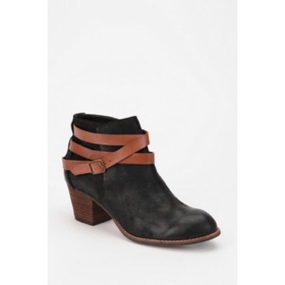 Dolce Vita Java boots with straps 7.5