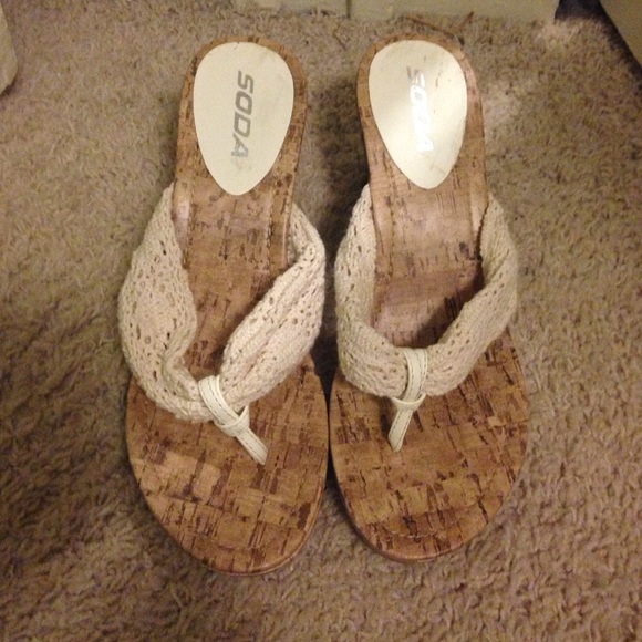 Soda embroidered wedges