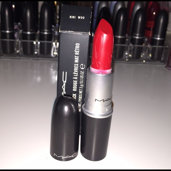 MAC BNIB RIHANNA RIRI WOO LIPSTICK LIMITED EDITION - Picture 1 of 1