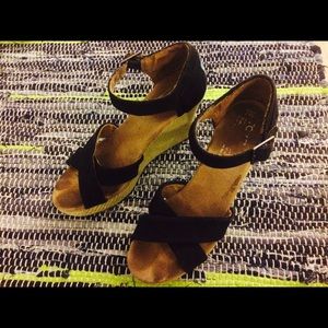 Toms black wedges size 7