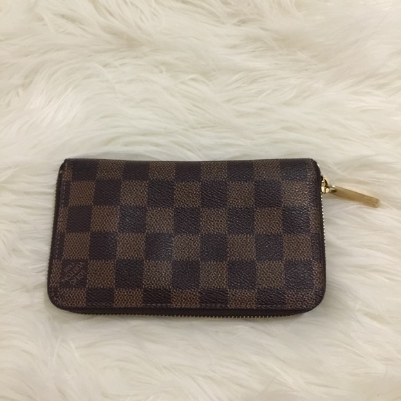 Louis Vuitton zippy wallet