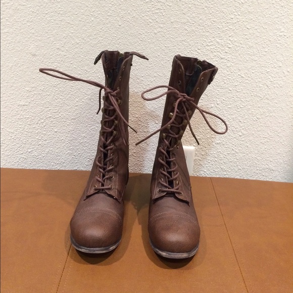 Womens brown army boots. - Picture 1 of 4