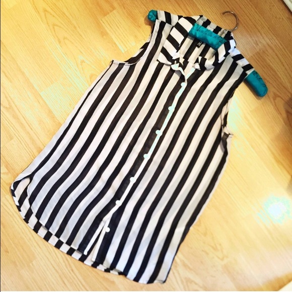 H&M cut off sleeveless long striped blouse.