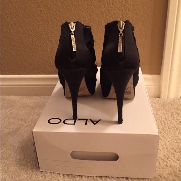 Black peep toe ankle botties - Picture 2 of 4