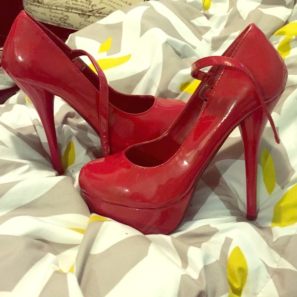 Red  stiletto - Picture 1 of 4