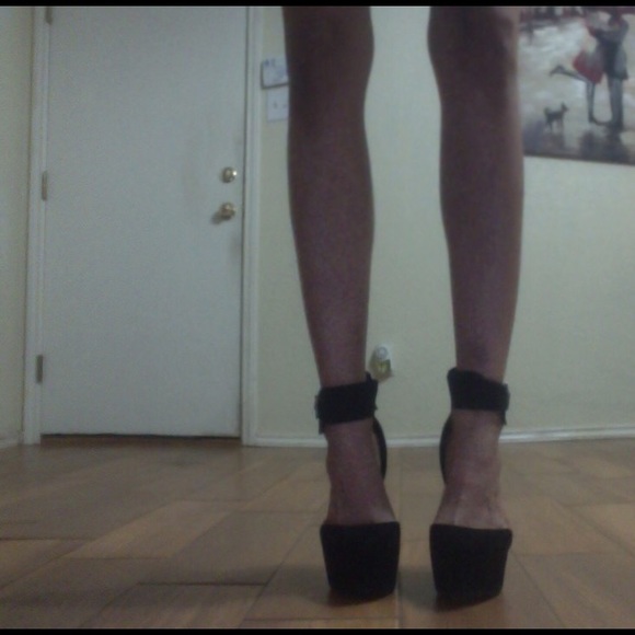 Steve Madden black ankle cuff stiletto - Picture 2 of 4