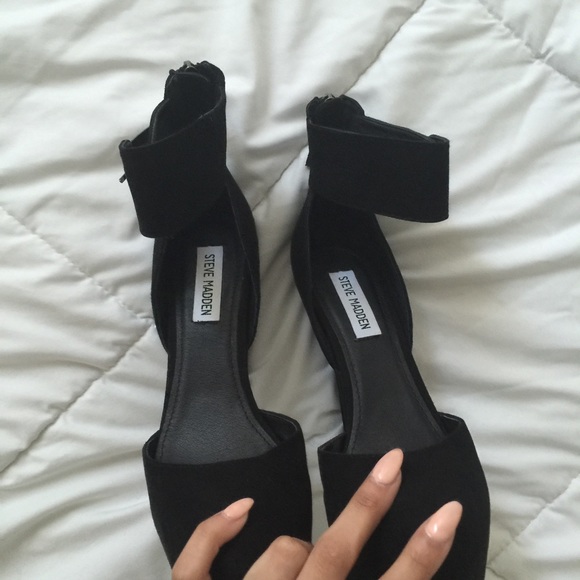 Steve Madden black ankle cuff stiletto - Picture 3 of 4