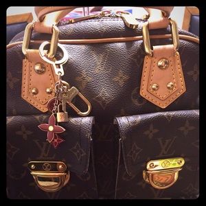 💯Authentic 💯Louis Vuitton Manhattan PM& CHARM