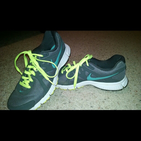 Women's Nike Revolution 2