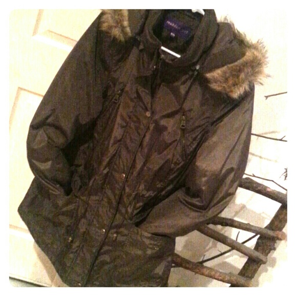 Never worn the jacket,  never will. I live in Fl!