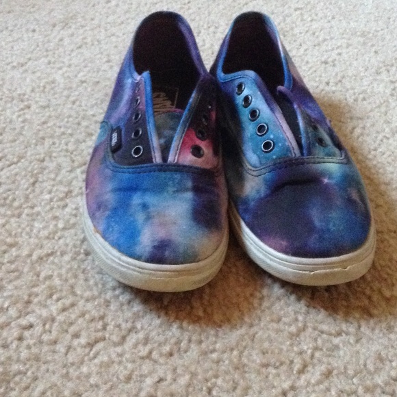 Galaxy vans. No shoelace.
