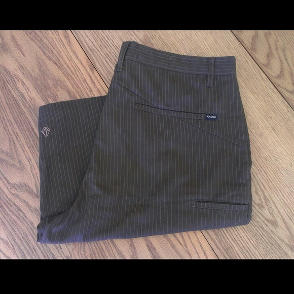 Volcom Men's Shorts Size 36
