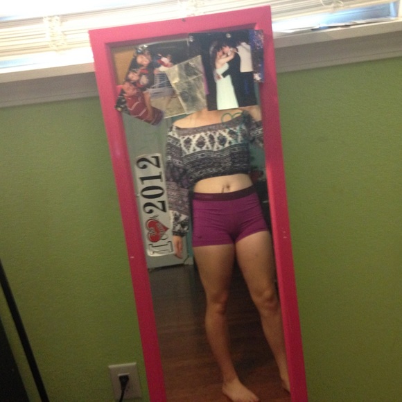 Cute fun top - Picture 3 of 3