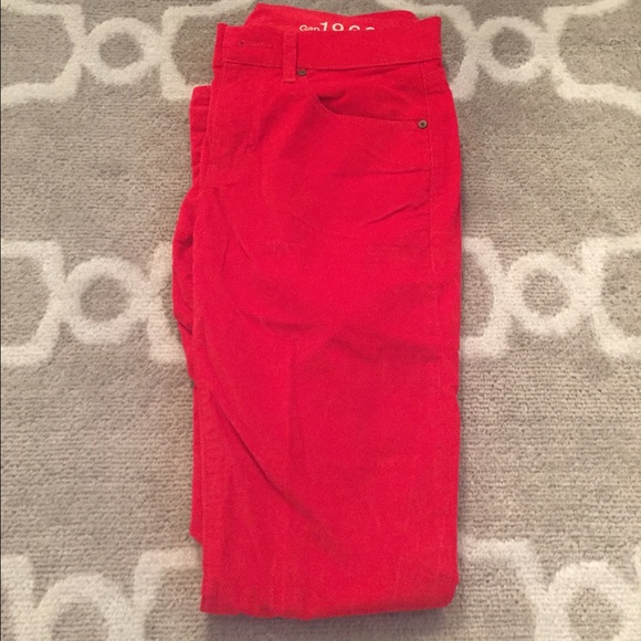 Gap red cords
