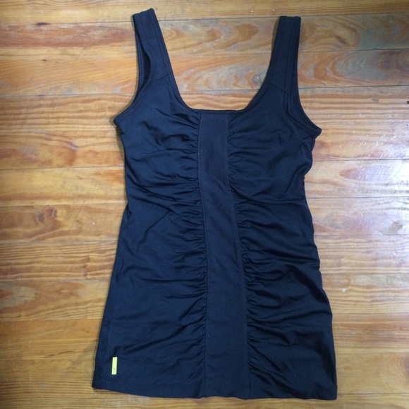 Black lole workout top