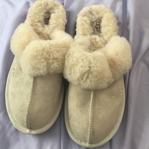 100% authentic ugg slippers. Worn once.