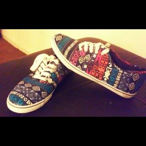 AEROPOSTAL TRIBAL PRINT SNEAKER