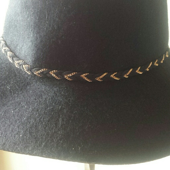 Black Hat - Picture 2 of 4
