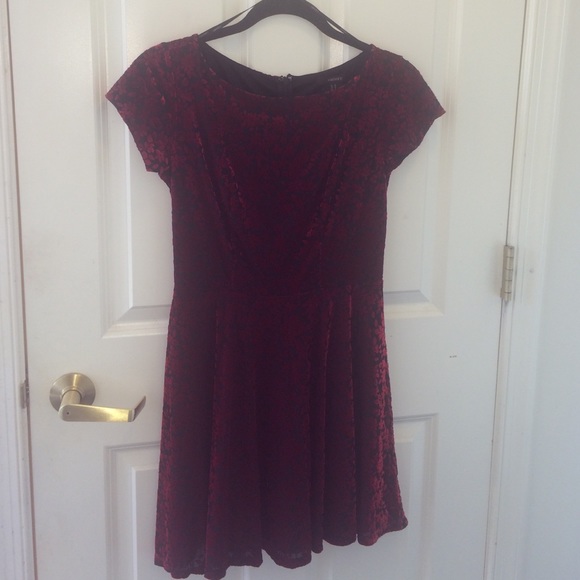 Red velvet skater dress👗