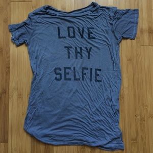 American Eagle Graphic Tee "Love Thy Selfie"