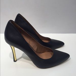 Vince Camuto Cynthia classic black pump