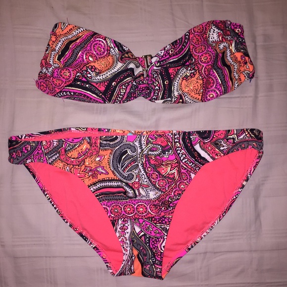 Hot water paisley bikini - Picture 1 of 4