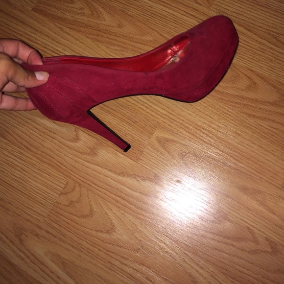 Red heels - Picture 2 of 2