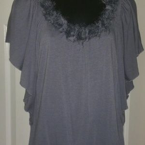 Feather like colored grey shirt