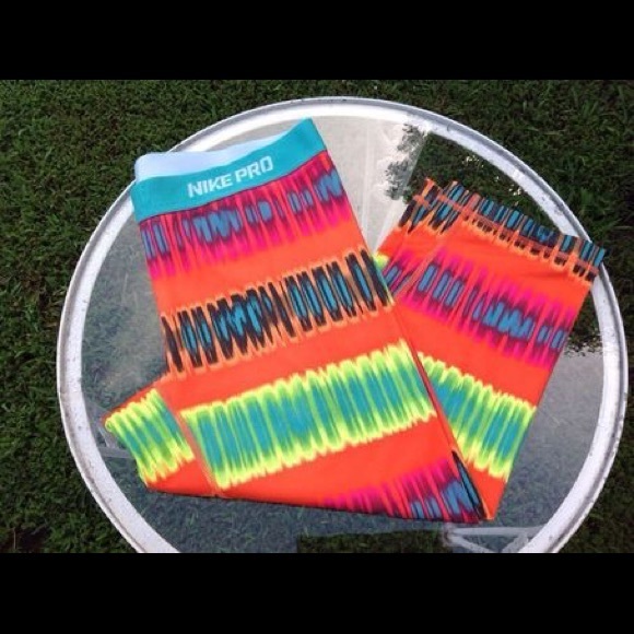 BNWOT Nike Pro capris