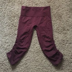 Lululemon flow crops size 4