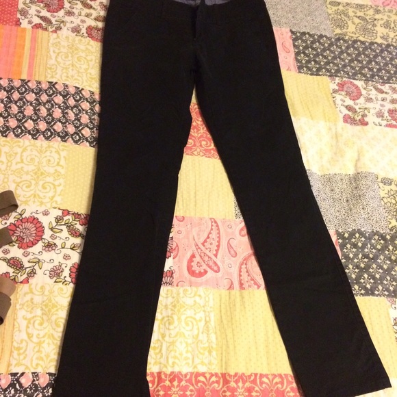 Black American Eagle stretched skinny jeans.