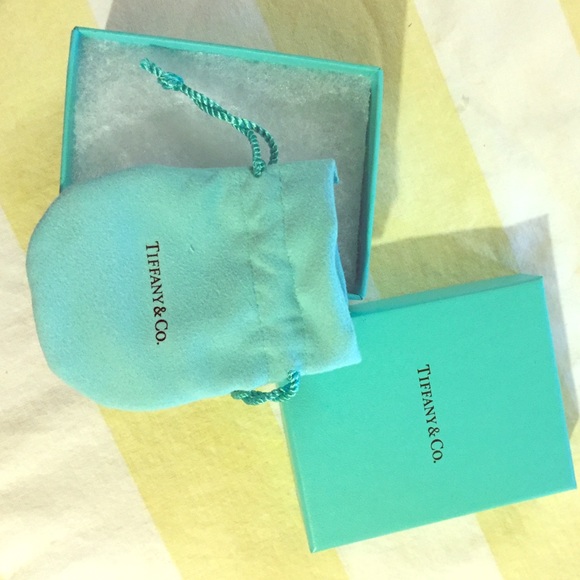 Tiffany & Co. Leather pouch + box! 🎁