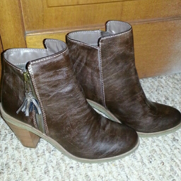 Boots - Picture 3 of 3