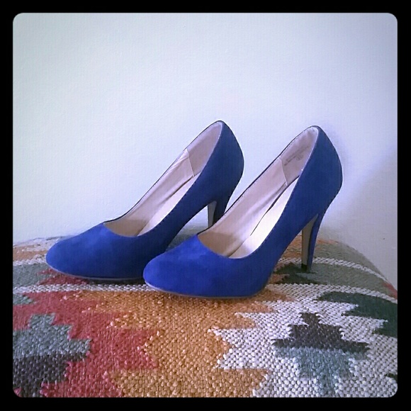 Blue suede heel