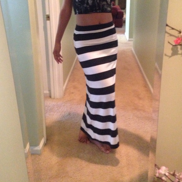 Striped Maxi Skirt. B&W