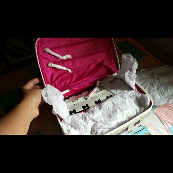 Kate Spade Tuxedo Court Colin large cosmetic case - Picture 4 of 4