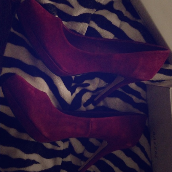 Fusia suede 4 inch pumps