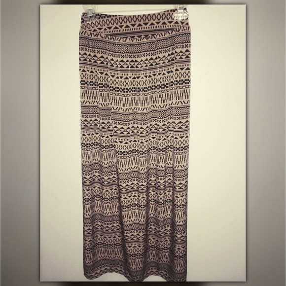 Long chevron brown and black skirt