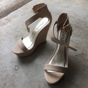 Nude Wedges *mint condition