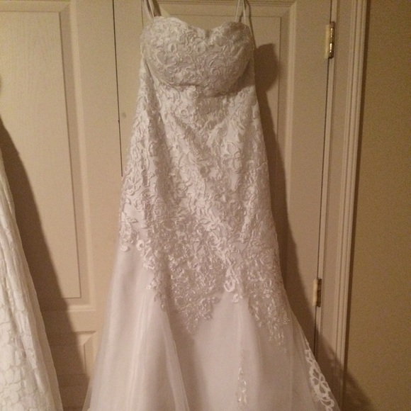 SOLD!!   Jasmine couture wedding gown - Picture 1 of 4