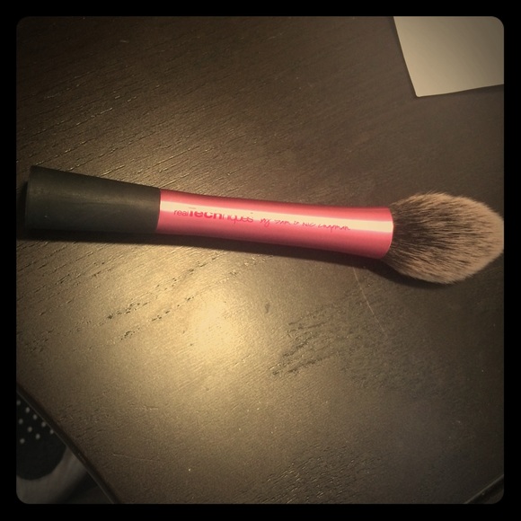 Real technique blush brush