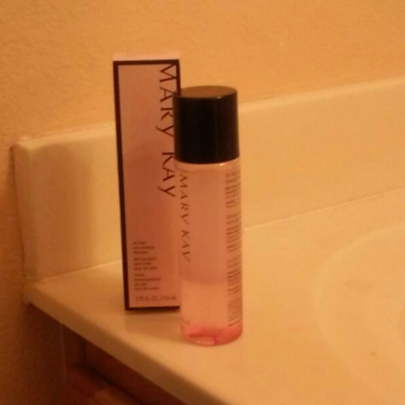 RESERVED..Mary Kay Oil free Make-up Remover - Picture 1 of 2