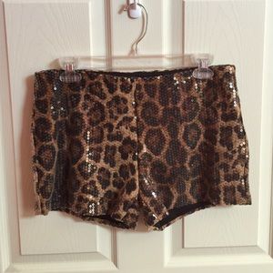 Leopard sequined shorts 🐆