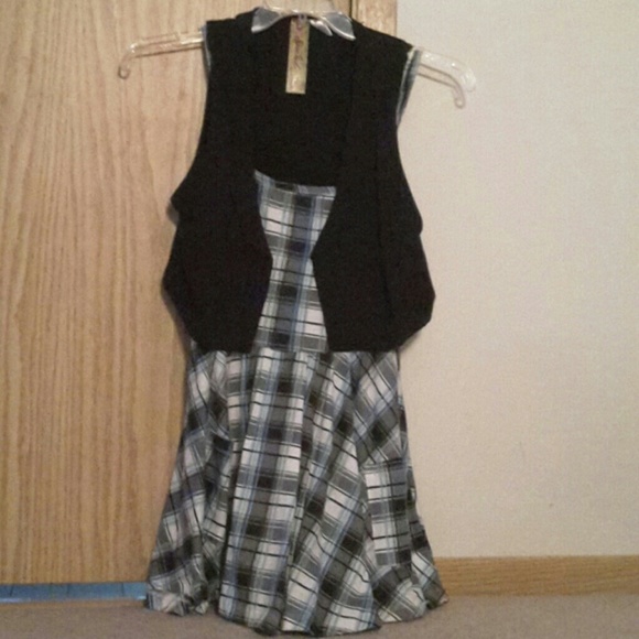 Tank top with black vest.