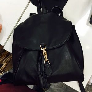 Pinlock leather backpack